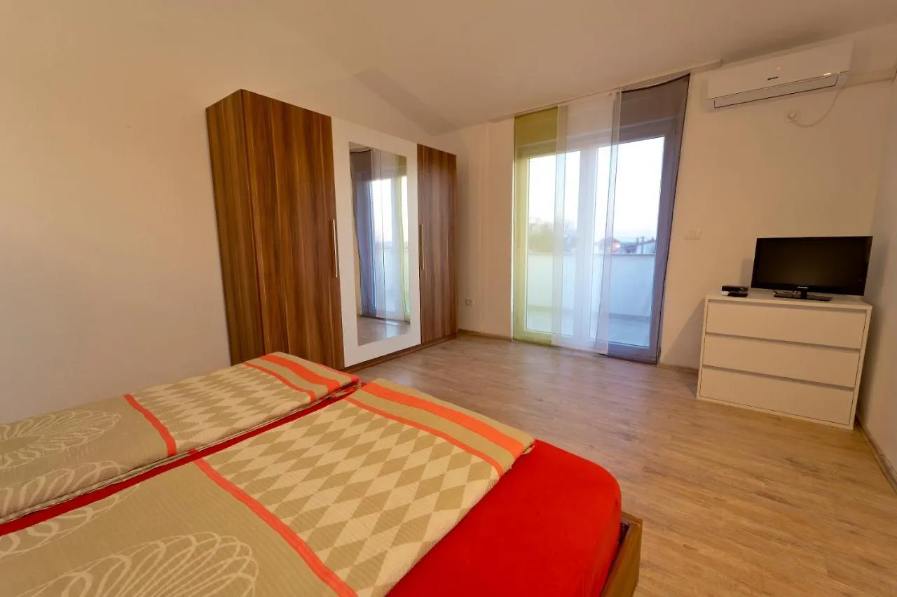 Villa Luka With Private Pool Near Pula