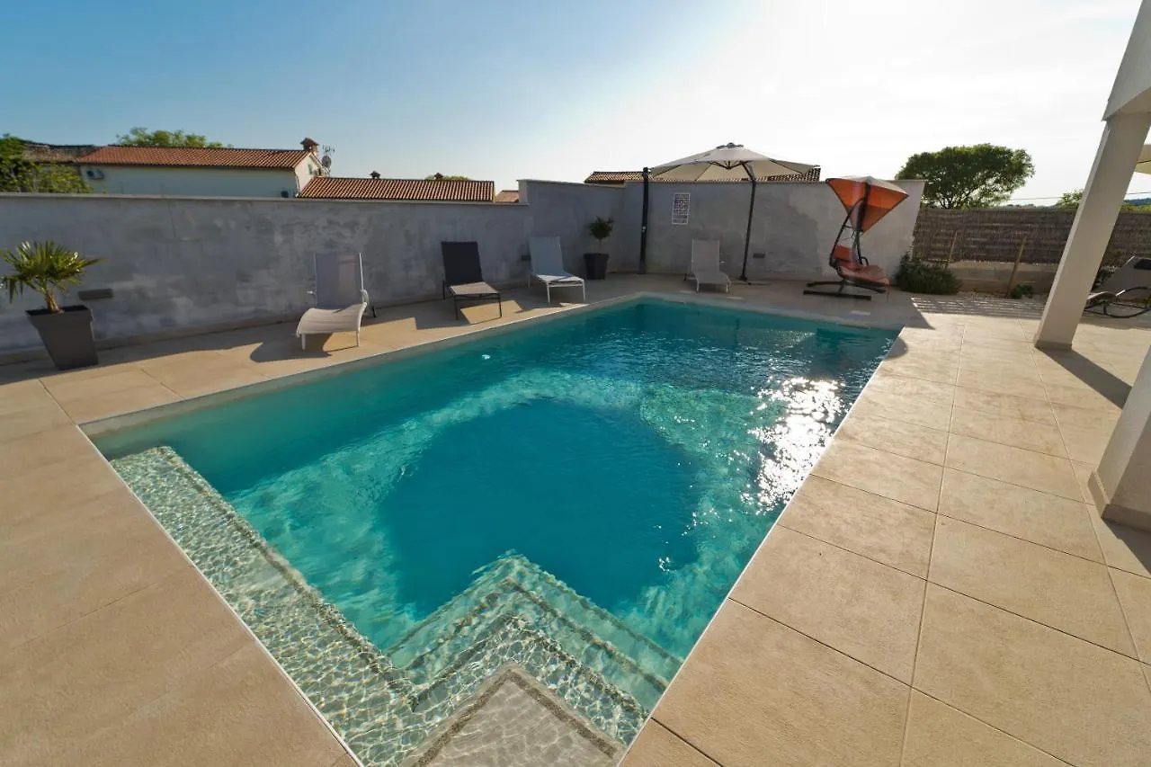 Villa Luka With Private Pool Near Pula Croatia