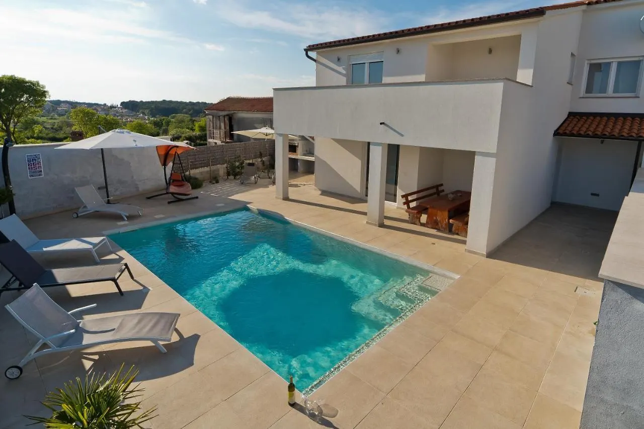 Villa Luka With Private Pool Near Pula Croatia